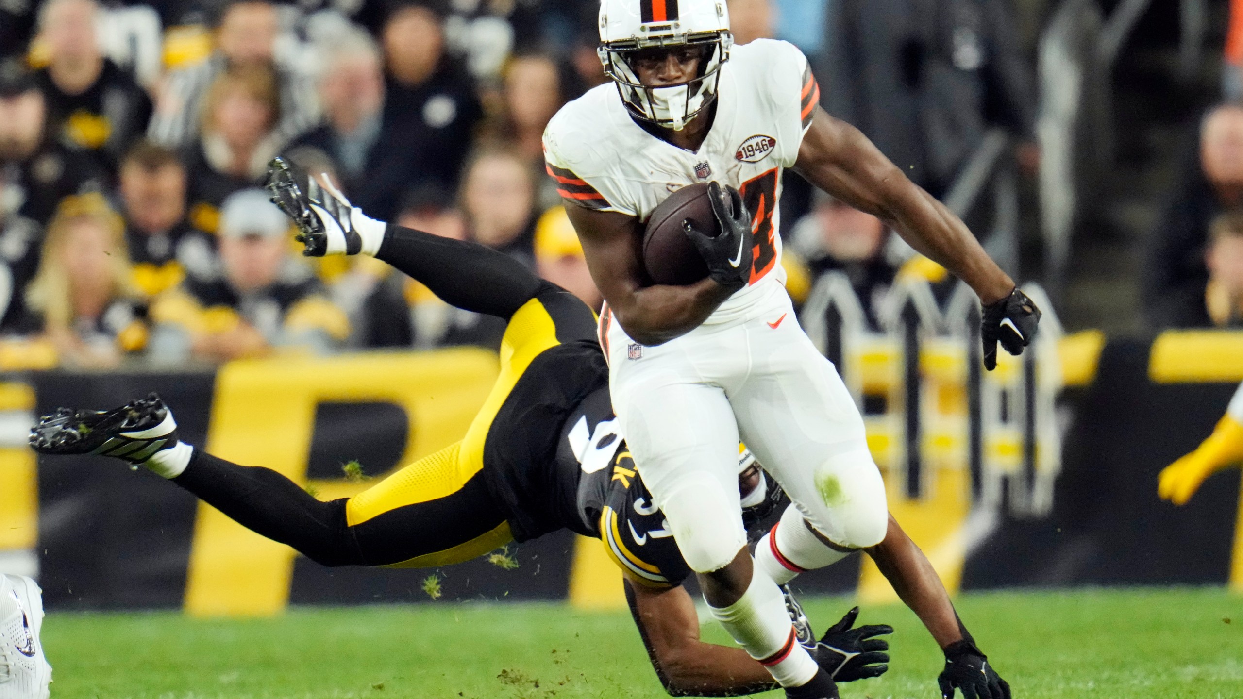 FILE - Cleveland Browns running back Nick Chubb runs past Pittsburgh Steelers safety Minkah Fitzpatrick during the first half of an NFL football game Monday, Sept. 18, 2023, in Pittsburgh. (AP Photo/Gene J. Puskar, File)