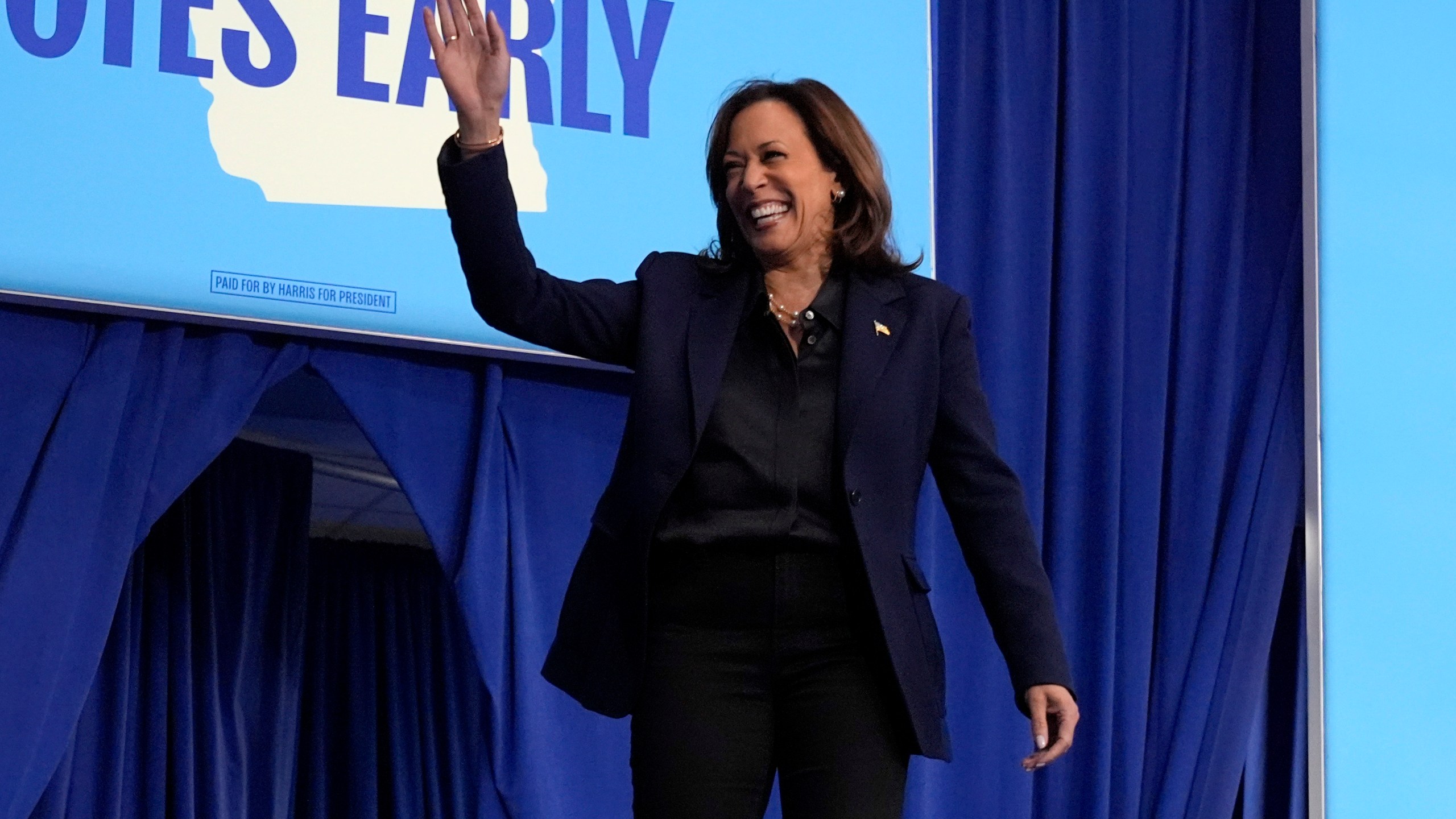 Democratic presidential nominee Vice President Kamala Harris arrives to speak at a campaign rally at the University of Wisconsin La Crosse, in La Crosse, Wis., Thursday, Oct. 17, 2024. (AP Photo/Jacquelyn Martin)