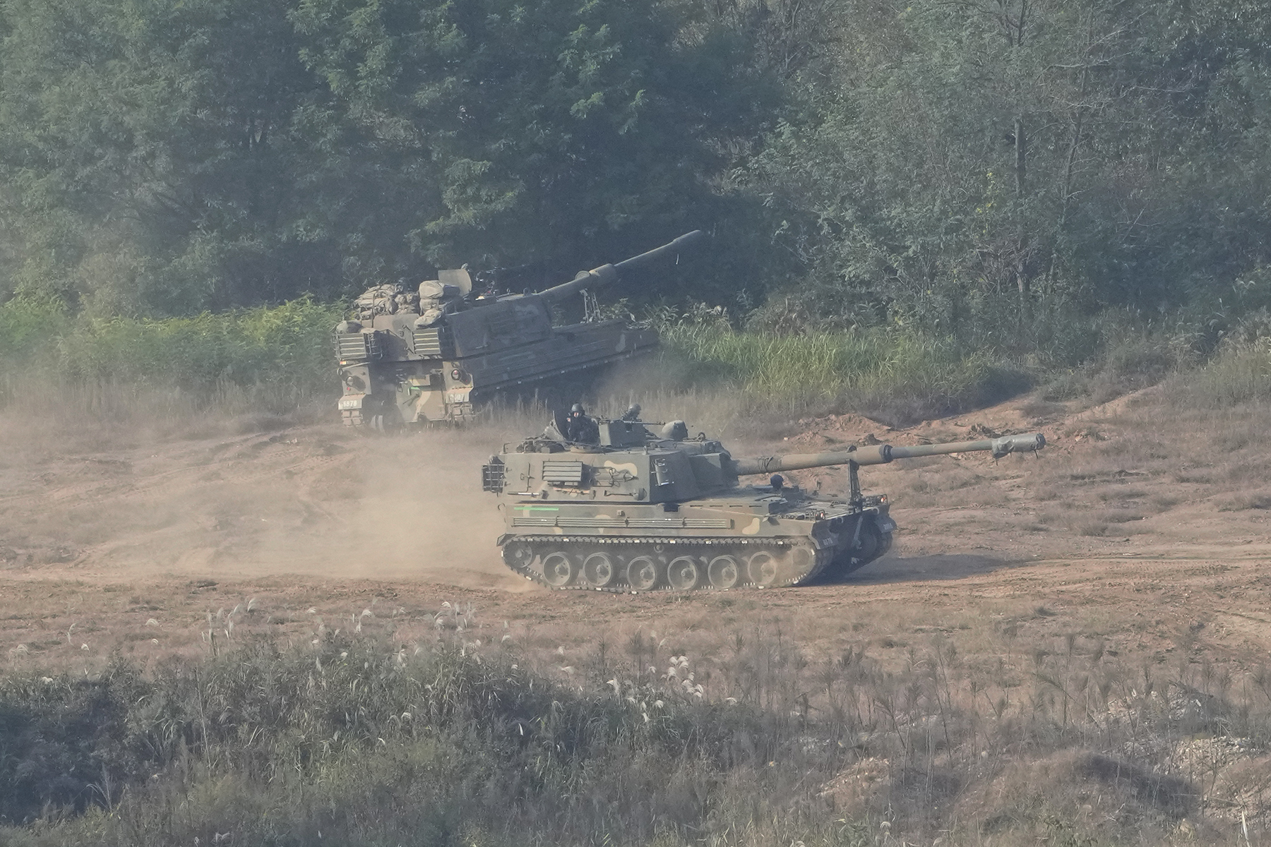 A South Korean army K-9 self-propelled howitzer moves in Paju, South Korea, near the border with North Korea, Thursday, Oct. 17, 2024. (AP Photo/Ahn Young-joon)