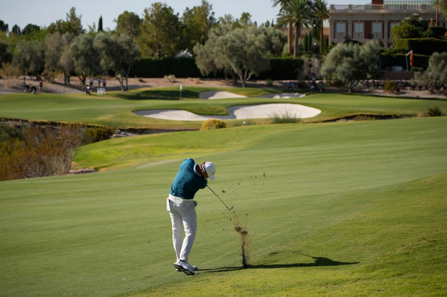 Ben Silverman hits on the third hole during the first round of Shriners Children's Open golf tournament Thursday, Oct. 17, 2024, in Las Vegas. (AP Photo/John Locher)