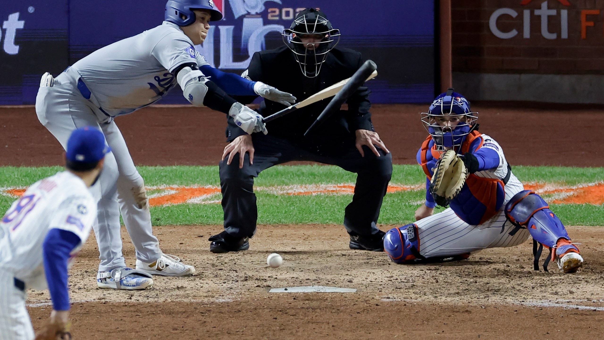 Los Angeles Dodgers' Shohei Ohtani breaks his bat and grounds out against the New York Mets during the seventh inning in Game 4 of a baseball NL Championship Series, Thursday, Oct. 17, 2024, in New York. (AP Photo/Adam Hunger)