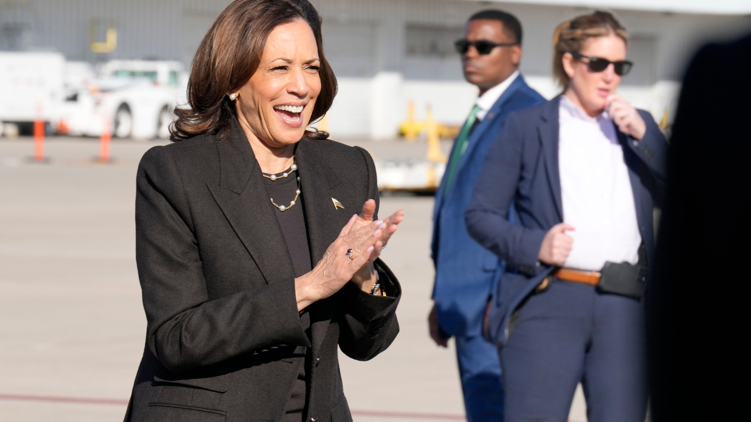 Democratic presidential nominee Vice President Kamala Harris walks to Air Force Two as she departs from Gerald R. Ford International Airport in Grand Rapids, Mich., Friday, Oct. 18, 2024, en route to Lansing, Mich. (AP Photo/Jacquelyn Martin, Pool)