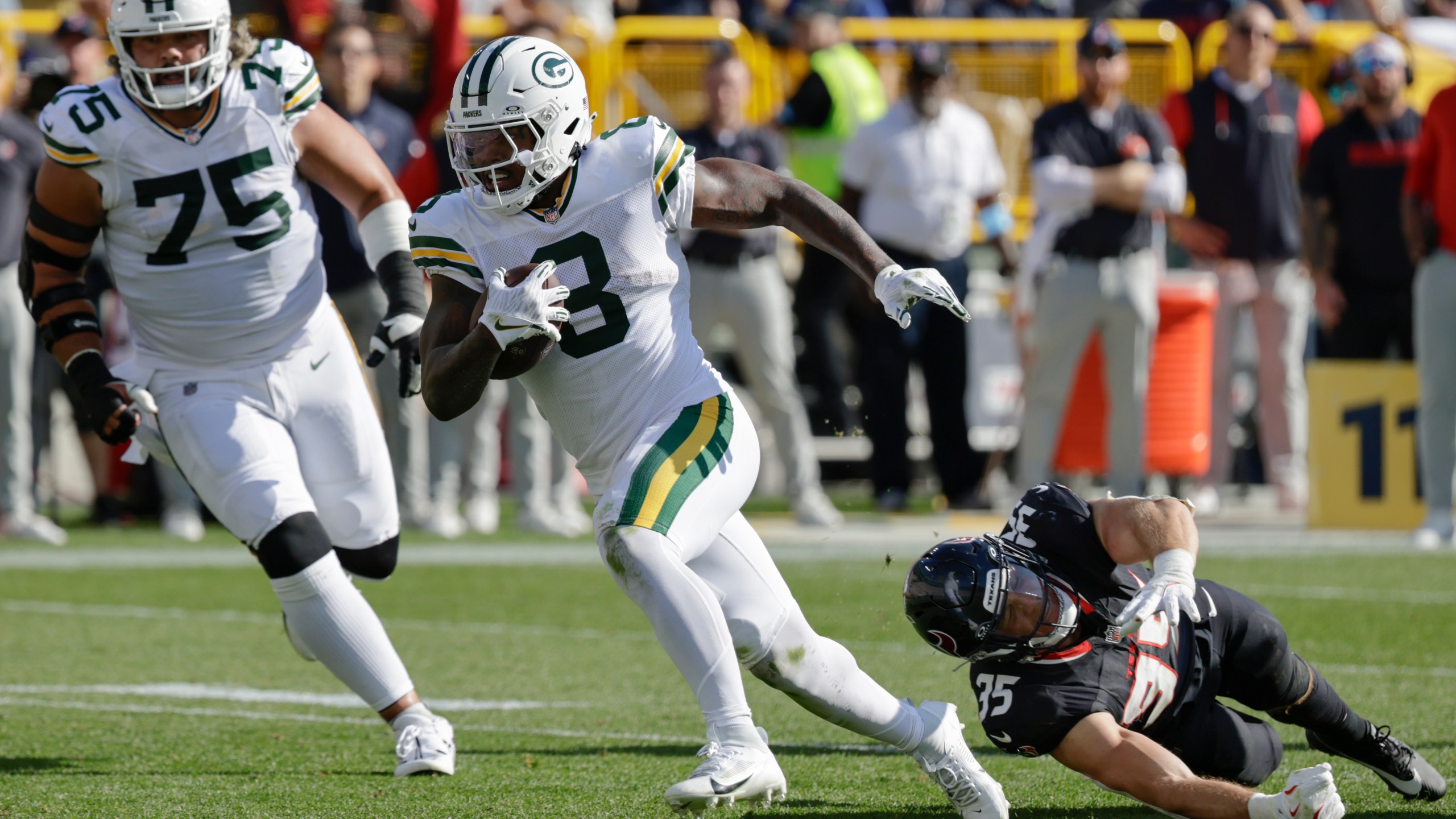 Green Bay Packers running back Josh Jacobs (8) runs for a touchdown during the second half of an NFL football game against the Houston Texans, Sunday, Oct. 20, 2024, in Green Bay, Wis. (AP Photo/Mike Roemer)