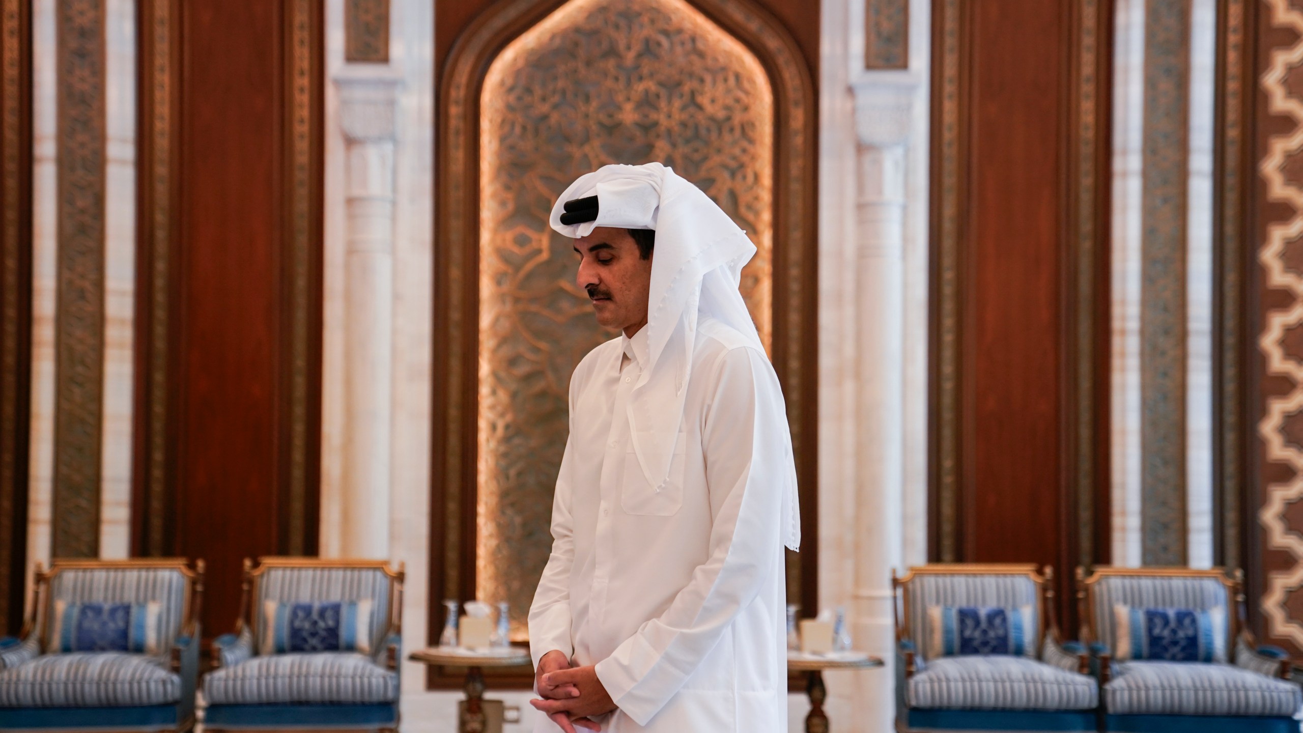 Qatar's Emir Sheikh Tamim bin Hamad al-Thani waits to receive U.S. Secretary of State Antony Blinken, in Doha, Qatar, Thursday, Oct. 24, 2024. (Nathan Howard/Pool Photo via AP)