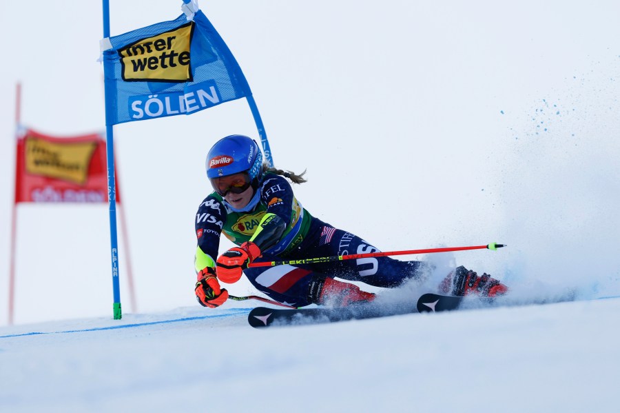 United States' Mikaela Shiffrin speeds down the course during an alpine ski, women's World Cup giant slalom, in Soelden, Austria, Saturday, Oct. 26, 2024. (AP Photo/Alessandro Trovati)