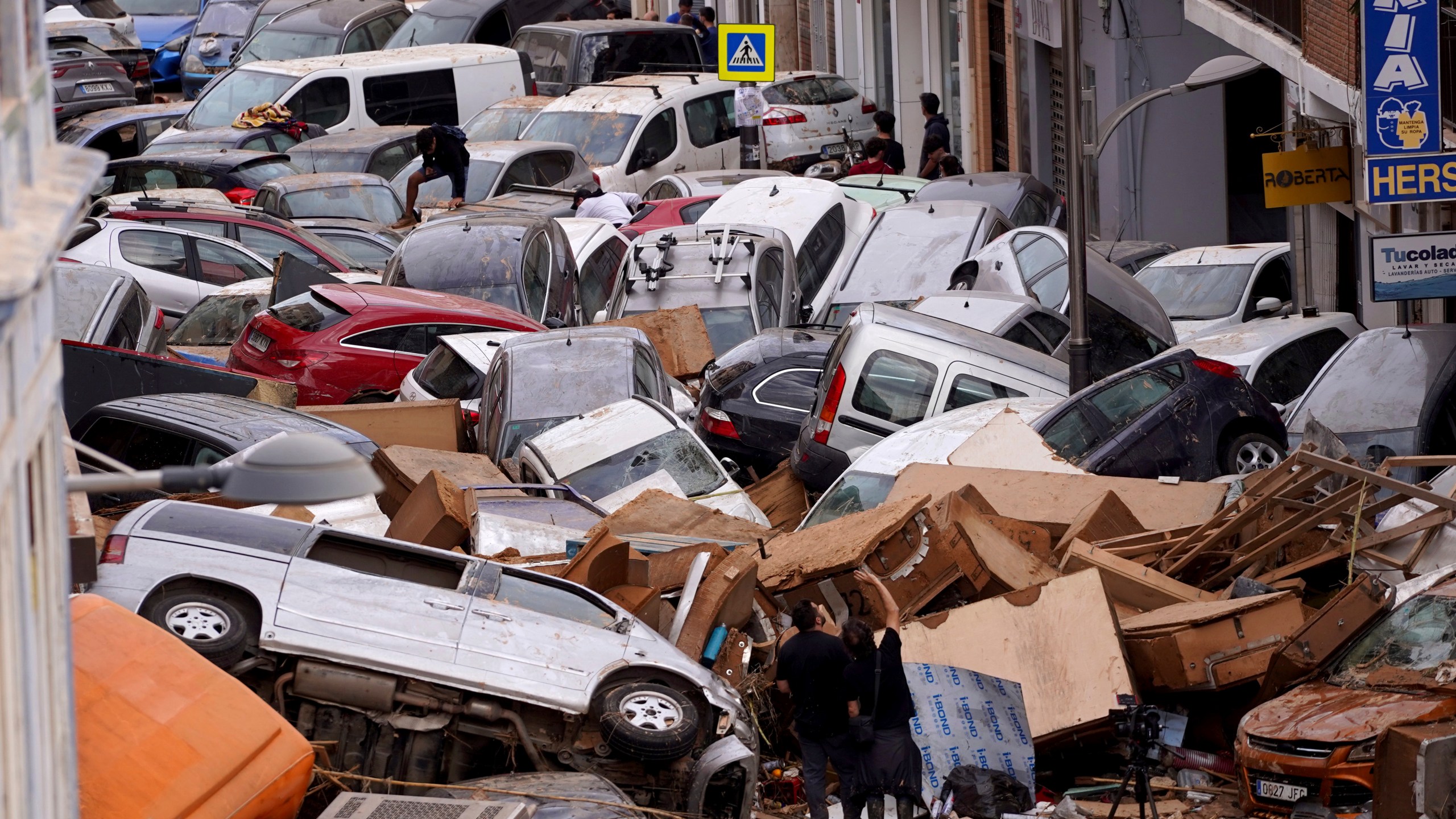 Vehicles are seen piled up after being swept away by floods in Valencia, Spain, Thursday, Oct. 31, 2024. (AP Photo/Alberto Saiz)