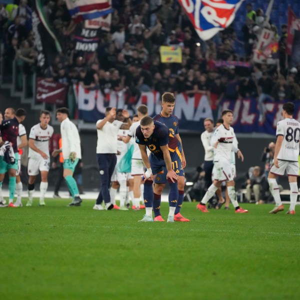 Roma players stand dejected after the Serie A soccer match between Roma and Bologna at Rome's Olympic Stadium, Sunday, Nov. 10, 2024. (AP Photo/Gregorio Borgia)