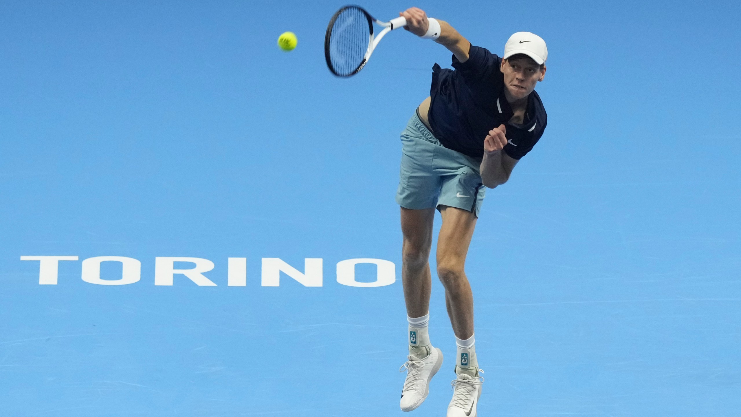 Italy's Jannik Sinner serves the ball to Australia's Alex de Minaur during their singles tennis match of the ATP World Tour Finals at the Inalpi Arena, in Turin, Italy, Sunday, Nov. 10, 2024. (AP Photo/Antonio Calanni)