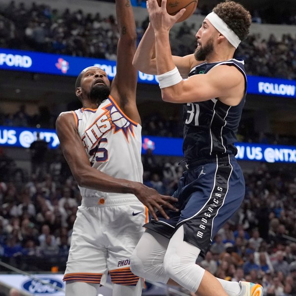 Dallas Mavericks guard Klay Thompson (31) drives against Phoenix Suns forward Kevin Durant (35) during the second half of an NBA basketball game Friday, Nov. 8, 2024, in Dallas. (AP Photo/LM Otero)