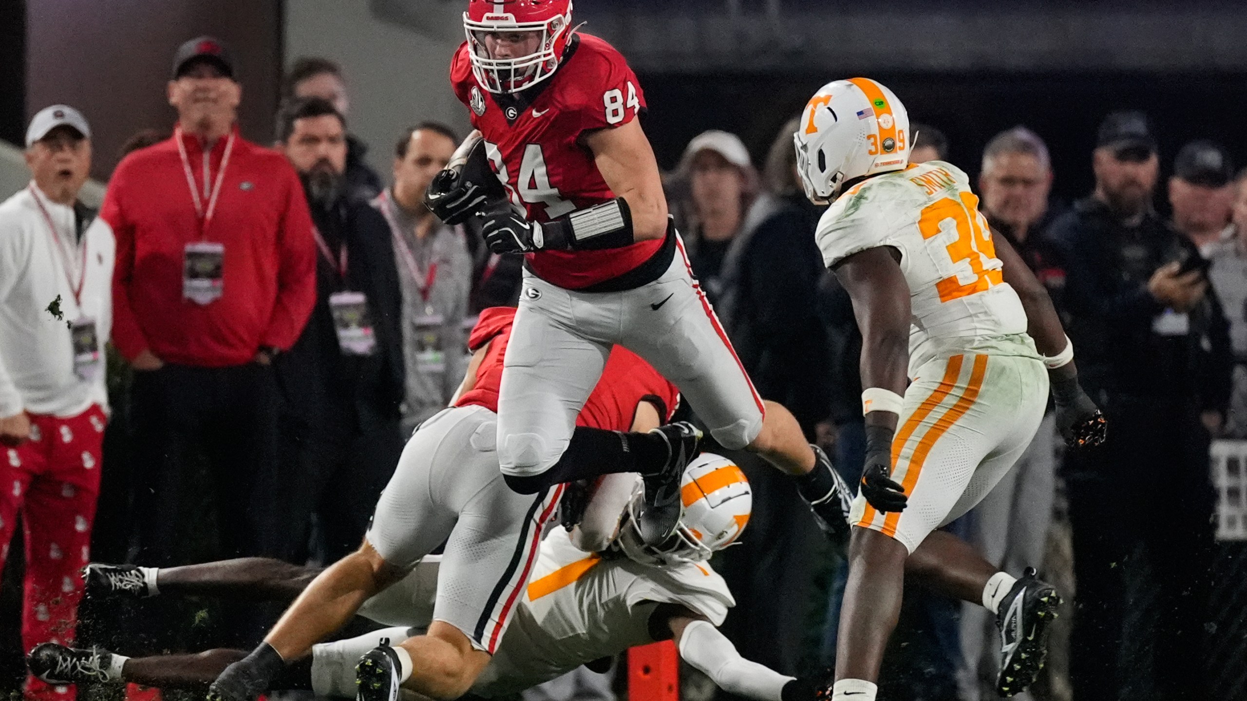 Georgia tight end Ben Yurosek (84) run s after a catch during the first half of an NCAA college football game against Tennessee, Saturday, Nov. 16, 2024, in Athens, Ga. (AP Photo/John Bazemore) Tennessee