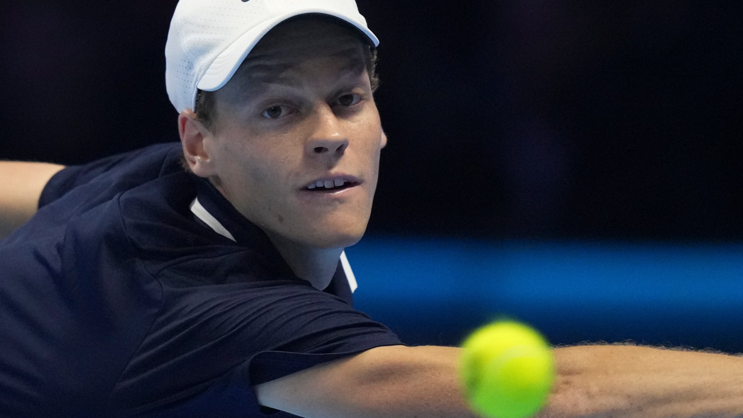 Italy's Jannik Sinner returns to Taylor Fritz of the United States during the final match of the ATP World Tour Finals at the Inalpi Arena, in Turin, Italy, Sunday, Nov. 17, 2024. (AP Photo/Antonio Calanni)