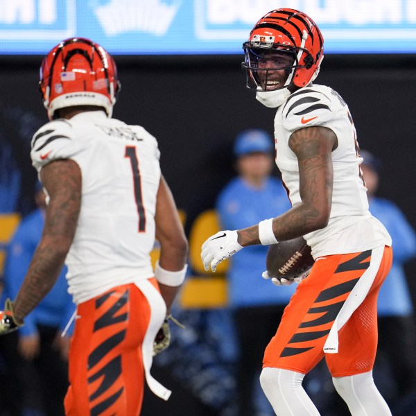 Cincinnati Bengals wide receiver Tee Higgins, right, celebrates his touchdown catch with wide receiver Ja'Marr Chase (1) during the second half of an NFL football game against the Los Angeles Chargers, Sunday, Nov. 17, 2024, in Inglewood, Calif. (AP Photo/Eric Thayer)