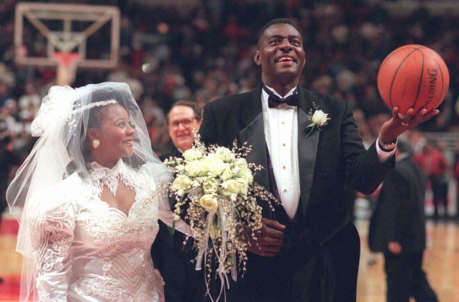 FILE - Former Chicago Bulls star Bob Love prepares to shoot a basket after his wedding to Rachel Dixon during halftime of the Bulls' game against the San Antonio Spurs, Dec. 8, 1995, at Chicago United Center. (AP Photo/Fred Jewell, File)