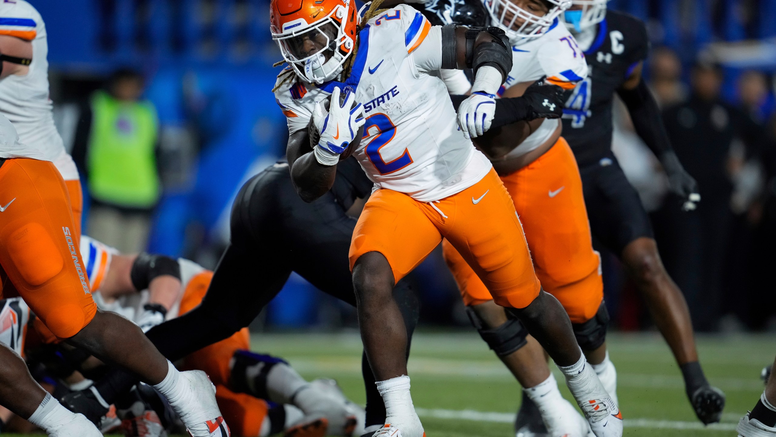 Boise State running back Ashton Jeanty (2) scores a rushing touchdown during the first half of an NCAA college football game against the San Jose State, Saturday, Nov. 16, 2024, in San Jose, Calif. (AP Photo/Godofredo A. Vásquez)