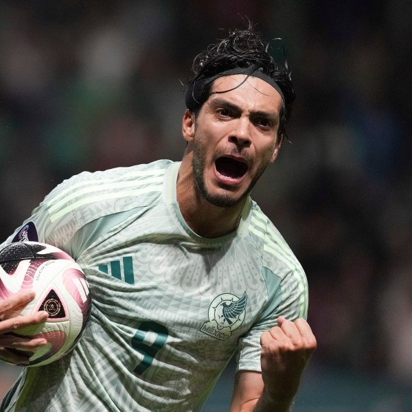 Mexico's Raúl Jiménez celebrates scoring his team's opening goal against Honduras during a CONCACAF Nations League quarterfinals second leg soccer match at Nemesio Díez stadium in Toluca, Mexico, Tuesday, Nov. 19, 2024. (AP Photo/Eduardo Verdugo)