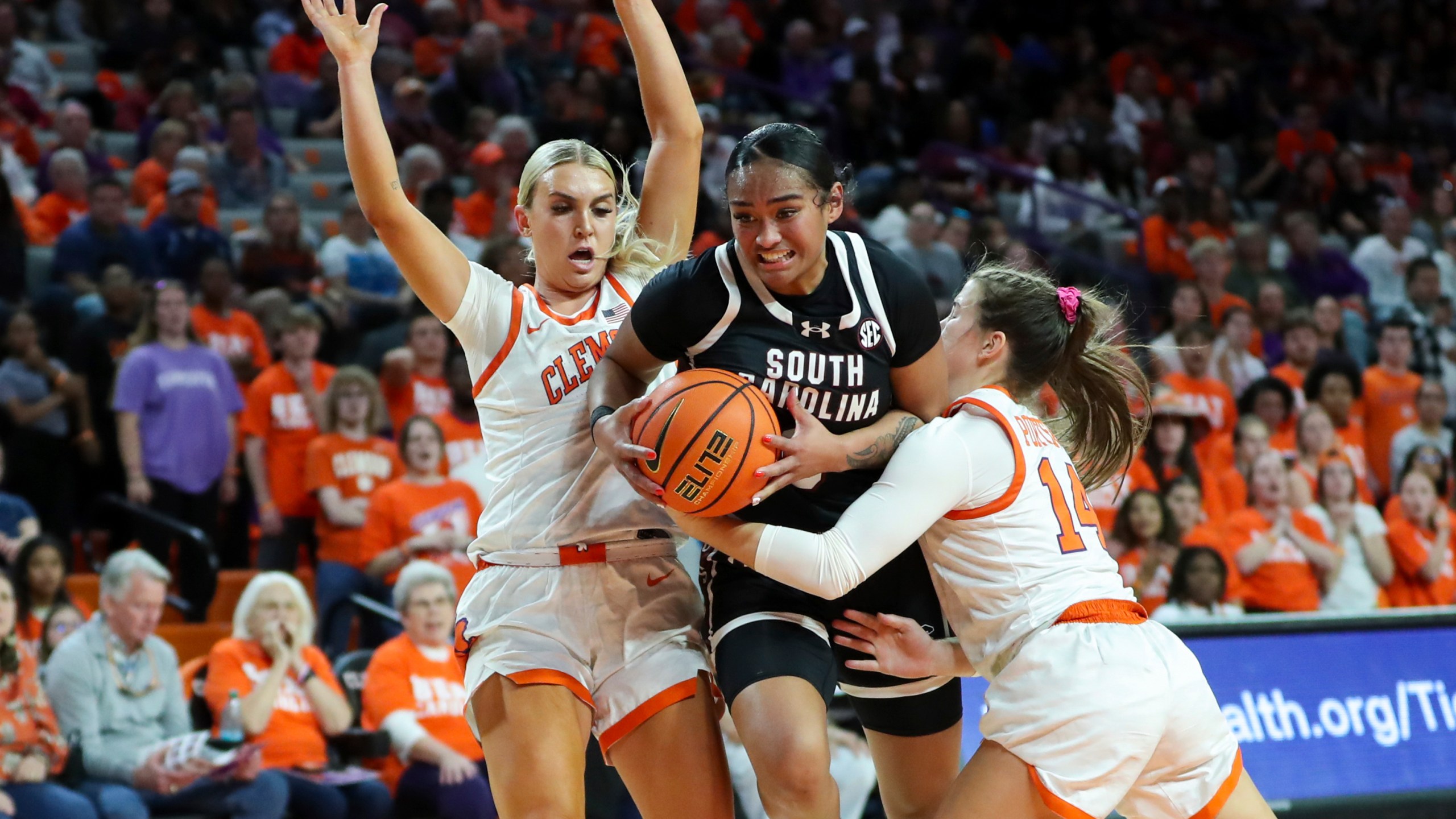 South Carolina guard Te-Hina Paopao, center, drives past Clemson guard Hannah Kohn, left, and guard Addie Porter (14) during the first half of an NCAA college basketball game Wednesday, Nov. 20, 2024, in Clemson, S.C. (AP Photo/Artie Walker Jr.)