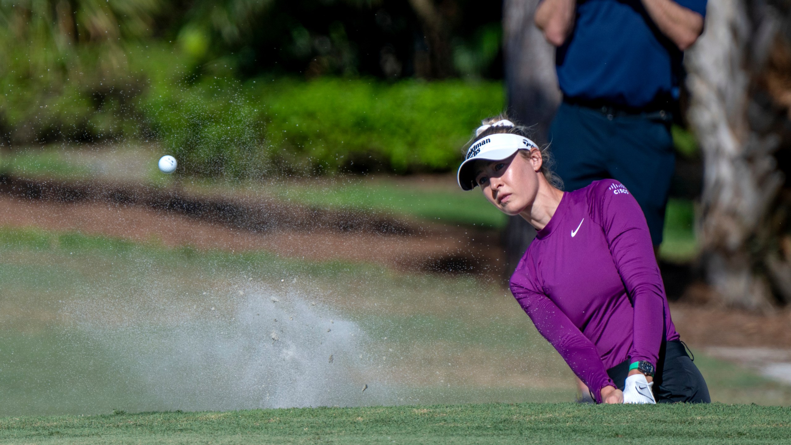 Nelly Korda hits from the sand on the sixth hole during the first round of the LPGA CME Group Tour Championship golf tournament Thursday, Nov. 21, 2024, in Naples, Fla. (AP Photo/Chris Tilley)