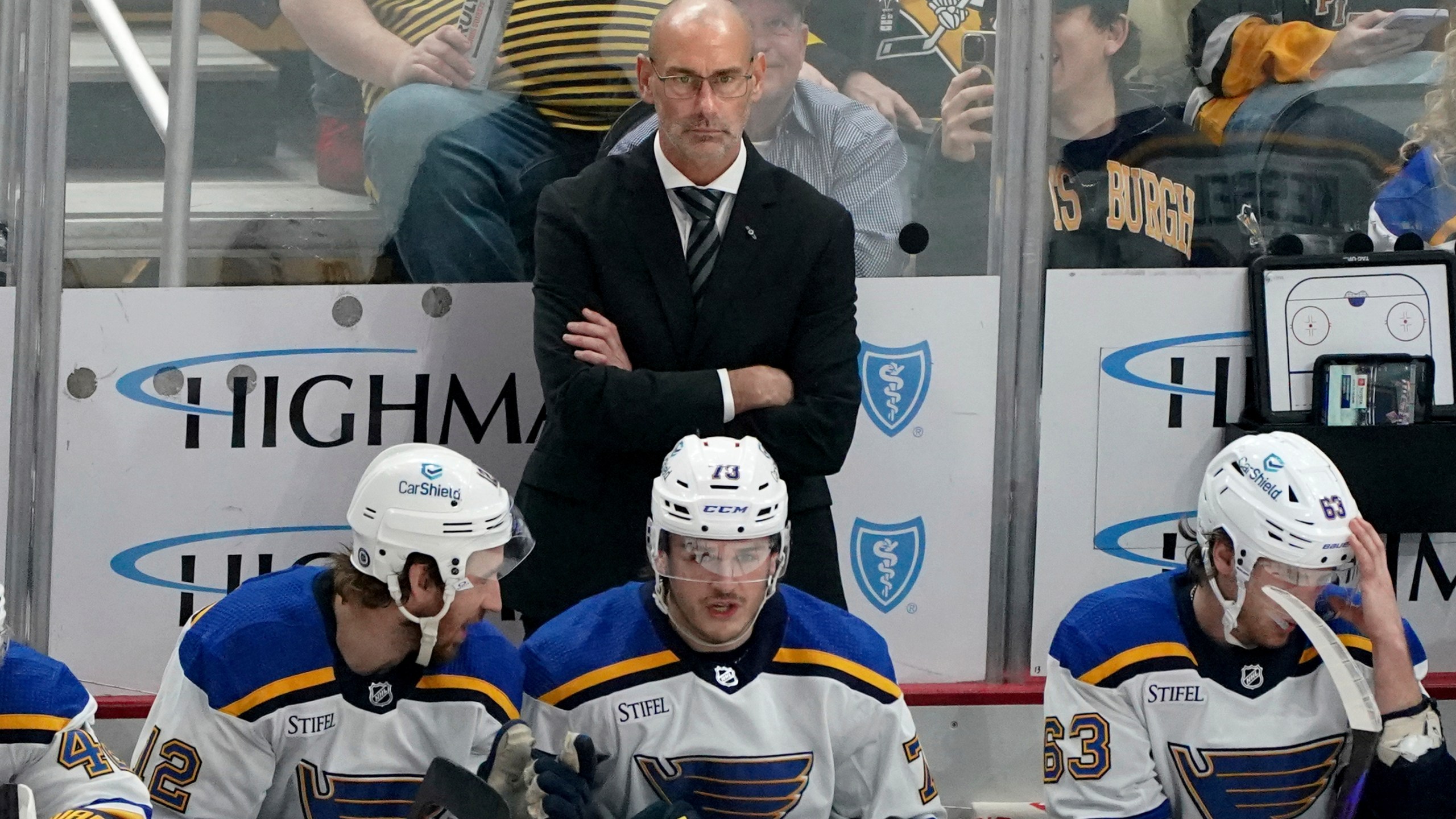 FILE - St. Louis Blues head coach Drew Bannister stands behind the bench during the first period of an NHL hockey game against the Pittsburgh Penguins, Dec. 30, 2023, in Pittsburgh. (AP Photo/Matt Freed, File)