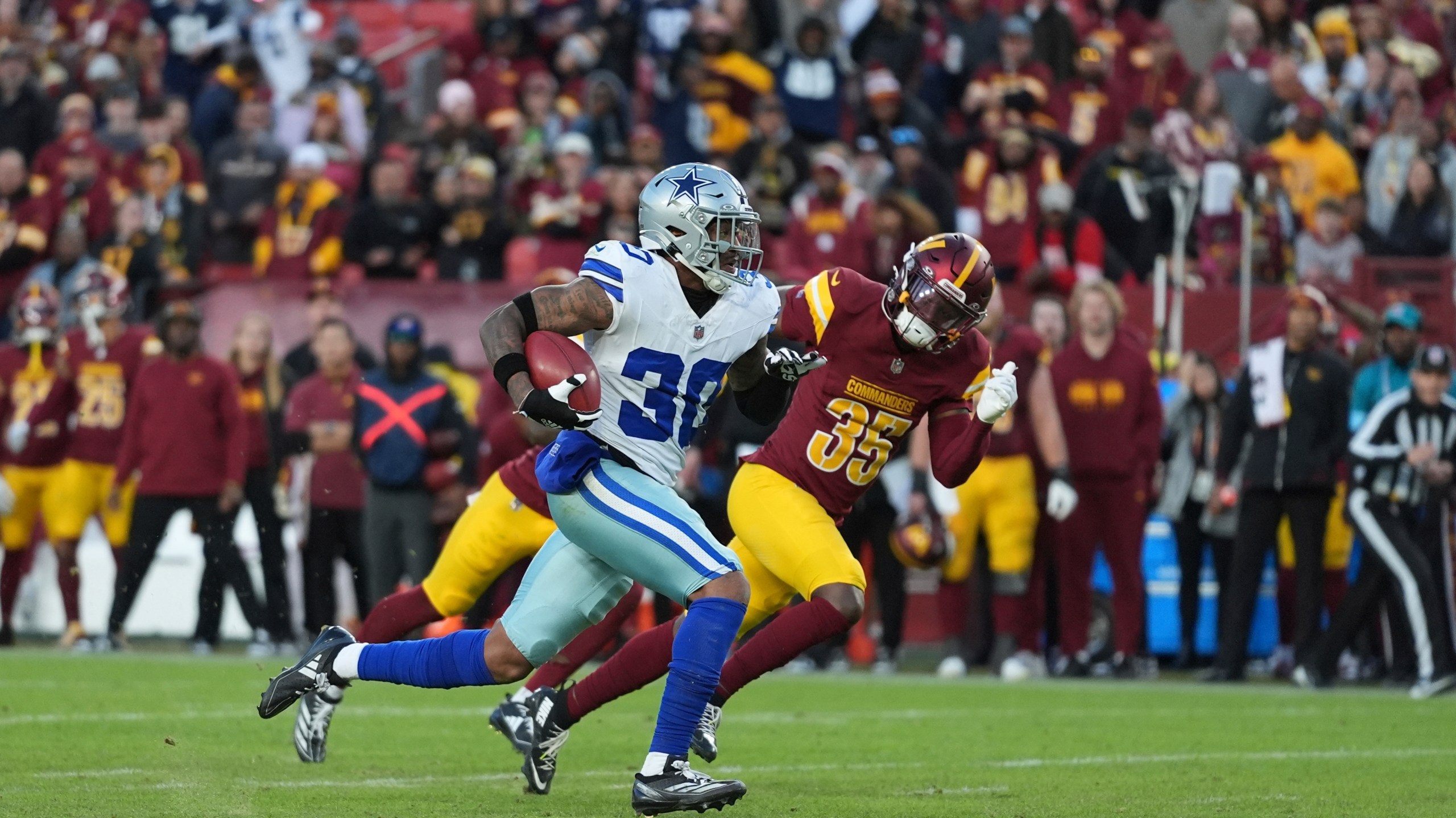 Dallas Cowboys safety Juanyeh Thomas (30) celebrates after scoring a 43-yard touchdown off a kickoff return during the second half of an NFL football game against the Washington Commanders, Sunday, Nov. 24, 2024, in Landover, Md. (AP Photo/Stephanie Scarbrough)