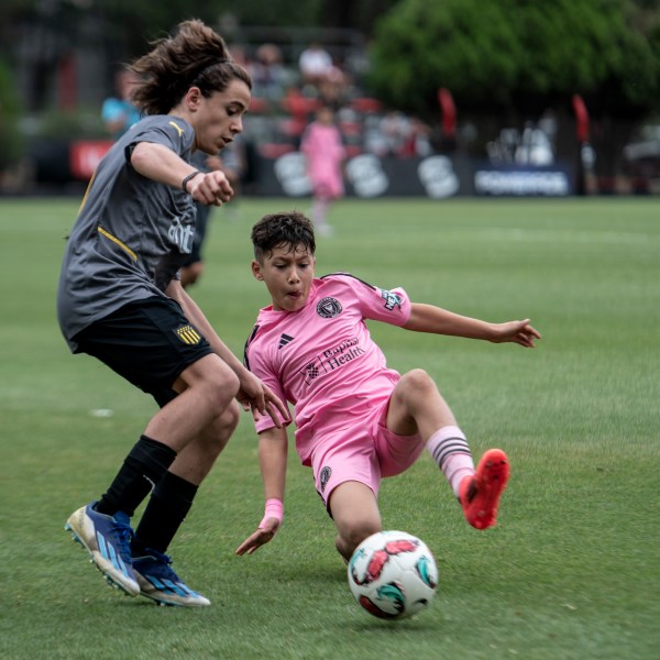 Benjamin Suarez, Luis Suarez's son, fights for the ball during a Newell's Cup soccer match against Penarol in Rosario, Argentina, Tuesday, Nov. 26, 2024. (AP Photo/Farid Dumat Kelzi)