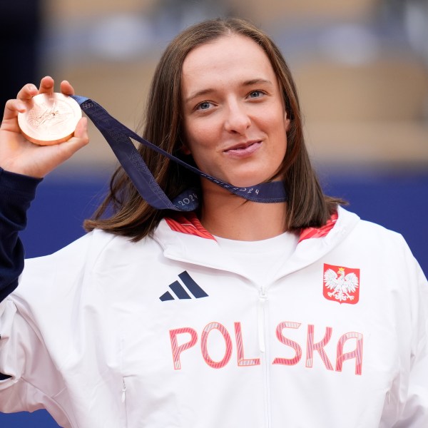 FILE - Poland's Iga Swiatek shows her bronze medal after the Women's Singles tennis final at the Roland Garros stadium at the 2024 Summer Olympics, Saturday, Aug. 3, 2024, in Paris, France. (AP Photo/Manu Fernandez, File)