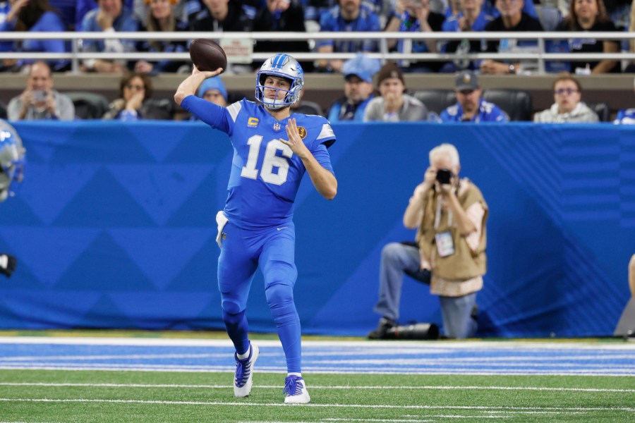 CORRECTS BYLINE Detroit Lions quarterback Jared Goff (16) throws against the Chicago Bears during the first half of an NFL football game, Sunday, Nov. 17, 2024, in Detroit. (AP Photo/Duane Burleson)