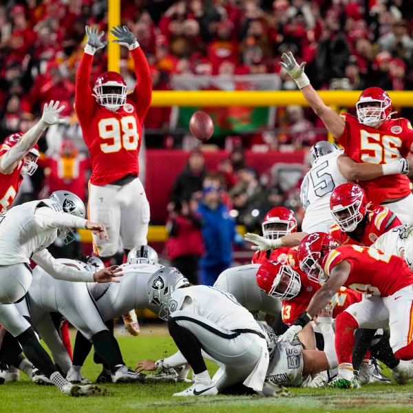 Las Vegas Raiders place kicker Daniel Carlson (2) misses a field goal late in the fourth quarter against the Kansas City Chiefs in an NFL football game in Kansas City, Mo., Friday, Nov. 29, 2024. (AP Photo/Ed Zurga)