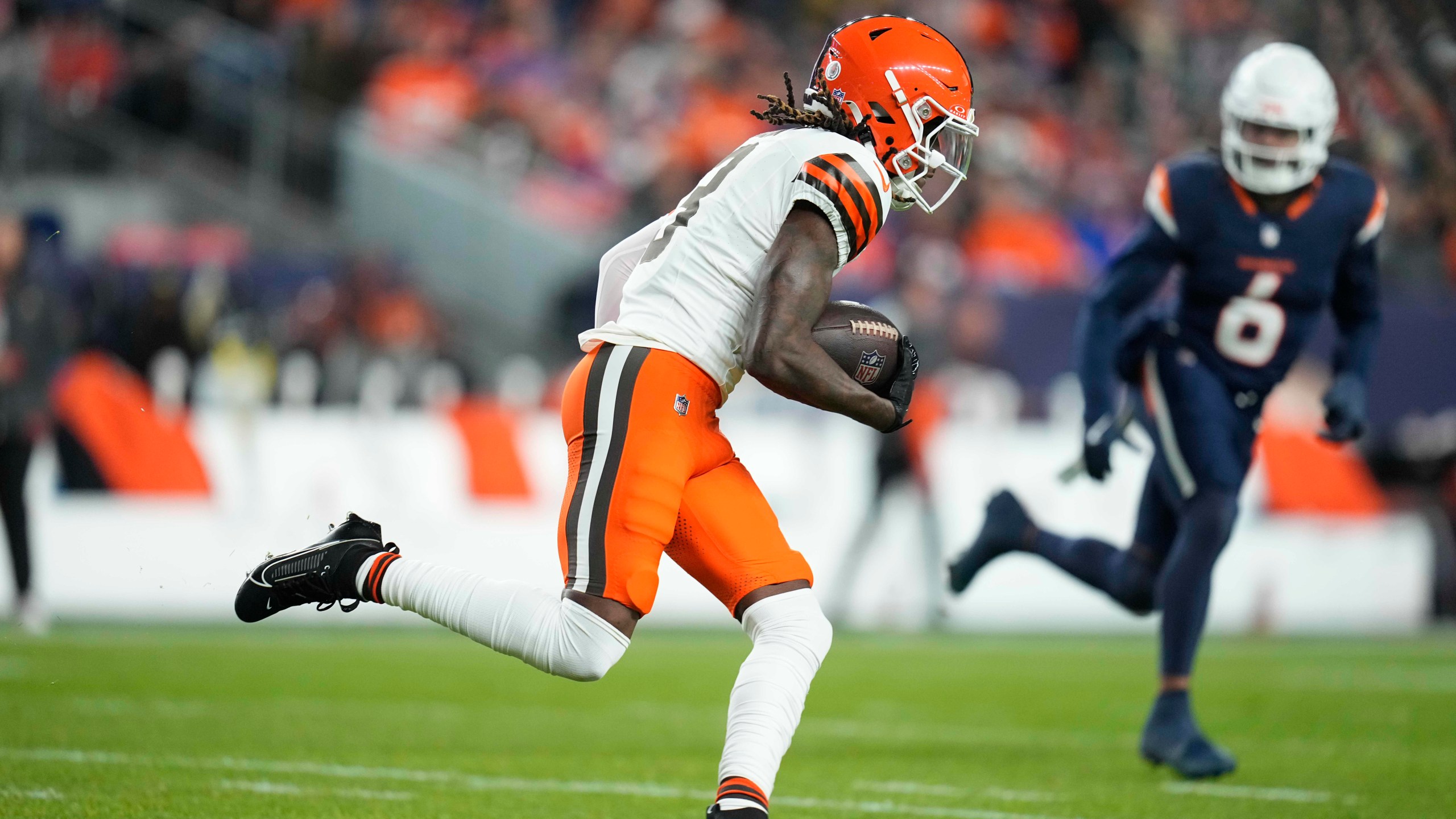 Cleveland Browns wide receiver Jerry Jeudy runs for a first down during the first half of an NFL football game against the Denver Broncos, Monday, Dec. 2, 2024, in Denver. (AP Photo/Jack Dempsey)