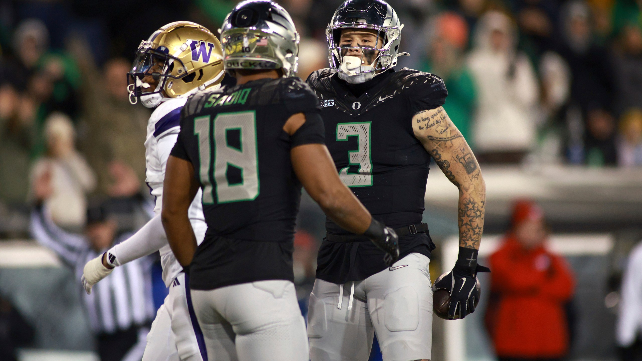 Oregon tight end Kenyon Sadiq (18) congratulates tight end Terrance Ferguson (3) on a first down during an NCAA college football game against Washington, Saturday, Nov. 30, 2024, in Eugene, Ore. (AP Photo/Lydia Ely)