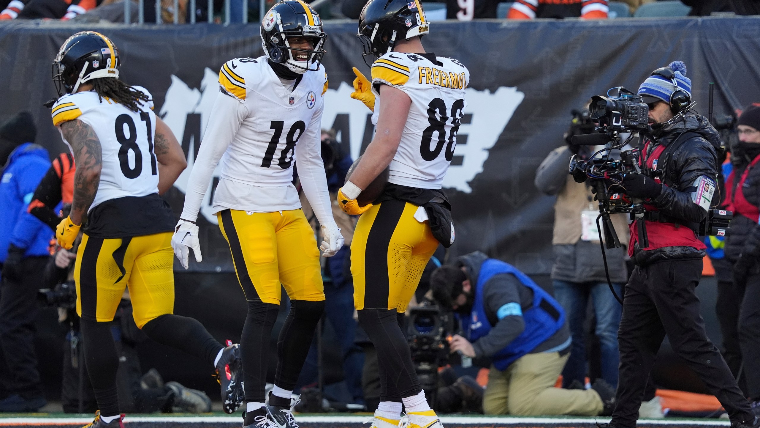 Pittsburgh Steelers tight end Pat Freiermuth (88) celebrates with wide receiver Mike Williams (18) after scoring a touchdown against the Cincinnati Bengals during the second half of an NFL football game Sunday, Dec. 1, 2024, in Cincinnati. (AP Photo/Joshua A. Bickel)