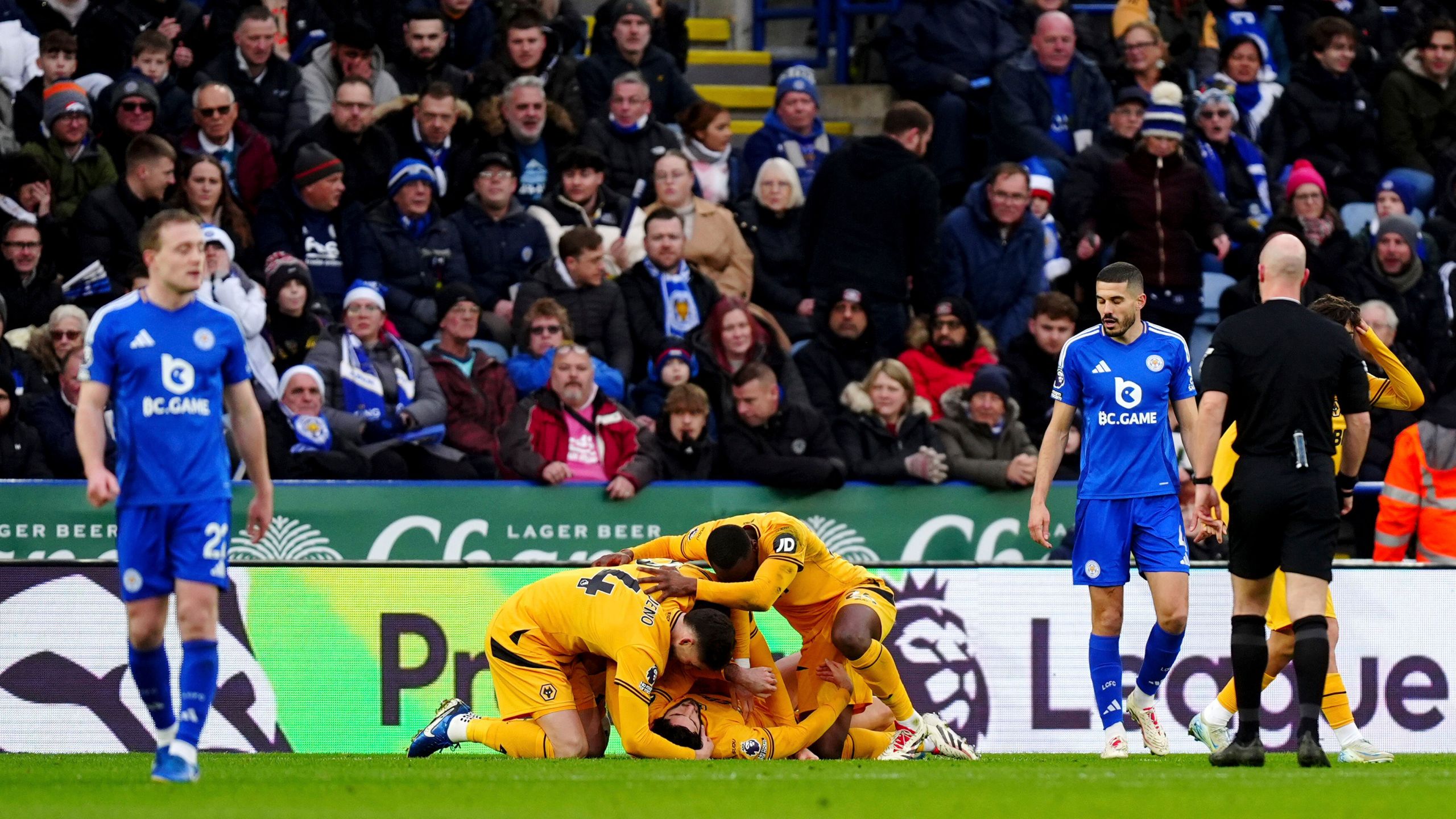 Wolverhampton Wanderers' Goncalo Guedes celebrates scoring his side's first goal of the game with teammates, during the English Premier League soccer match between Leicester City and Wolverhampton Wanderers at King Power Stadium, in Leicester, England, Sunday, Dec. 22, 2024. (Mike Egerton/PA via AP)