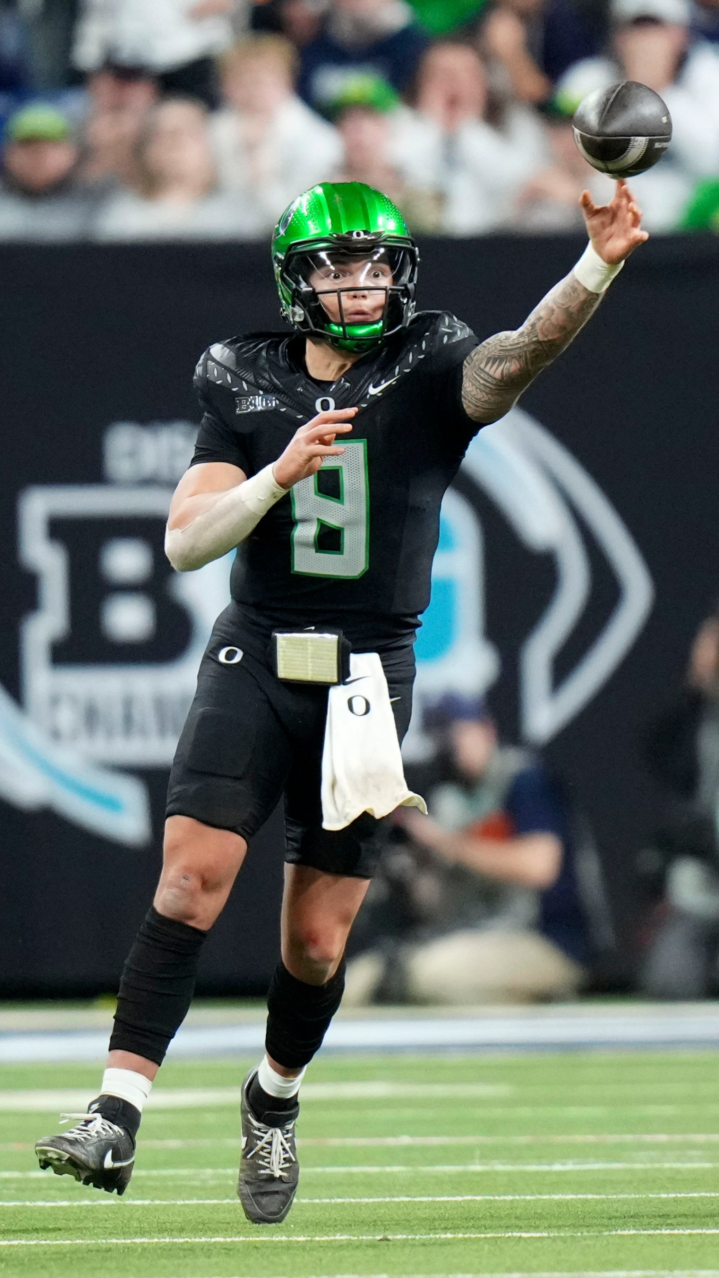 Oregon quarterback Dillon Gabriel throws a pass during the second half of the Big Ten championship NCAA college football game against Penn State, Saturday, Dec. 7, 2024, in Indianapolis. (AP Photo/AJ Mast)