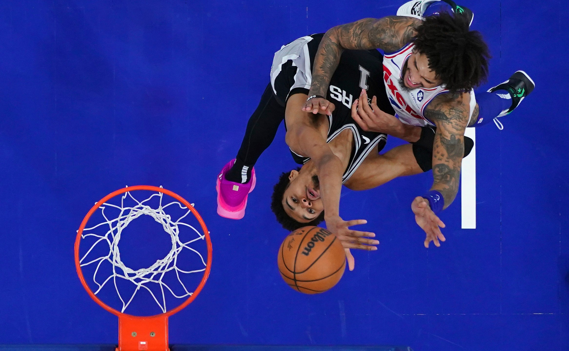 Philadelphia 76ers' Kelly Oubre Jr., right, goes up for a shot against San Antonio Spurs' Victor Wembanyama during the second half of an NBA basketball game, Monday, Dec. 23, 2024, in Philadelphia. (AP Photo/Matt Slocum)