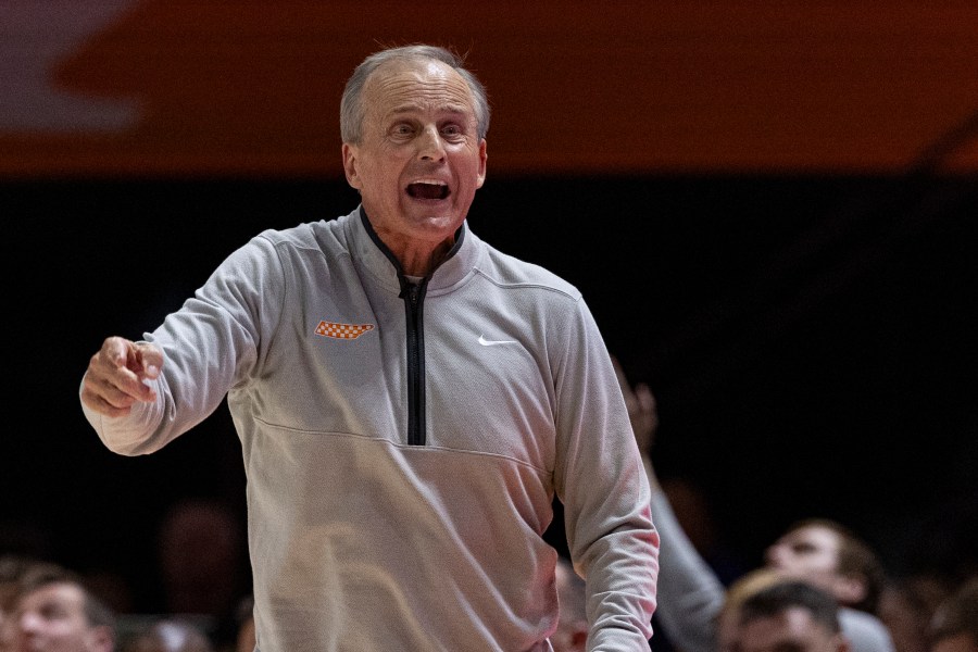 Tennessee head coach Rick Barnes reacts to a call during the first half of an NCAA college basketball game against Middle Tennessee State, Monday, Dec. 23, 2024, in Knoxville, Tenn. (AP Photo/Wade Payne)