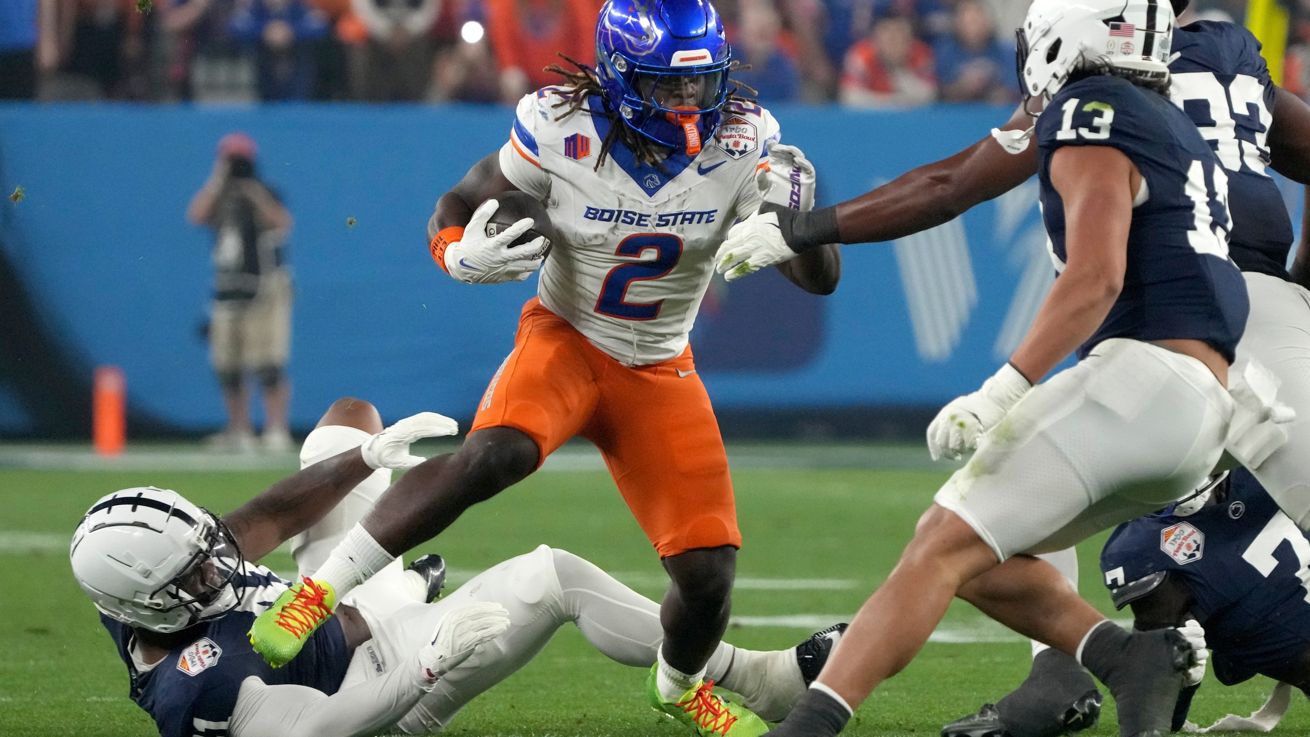 Boise State running back Ashton Jeanty (2) runs the ball against Penn State during the first half of the Fiesta Bowl NCAA college football CFP quarterfinal game, Tuesday, Dec. 31, 2024, in Glendale, Ariz. (AP Photo/Rick Scuteri)