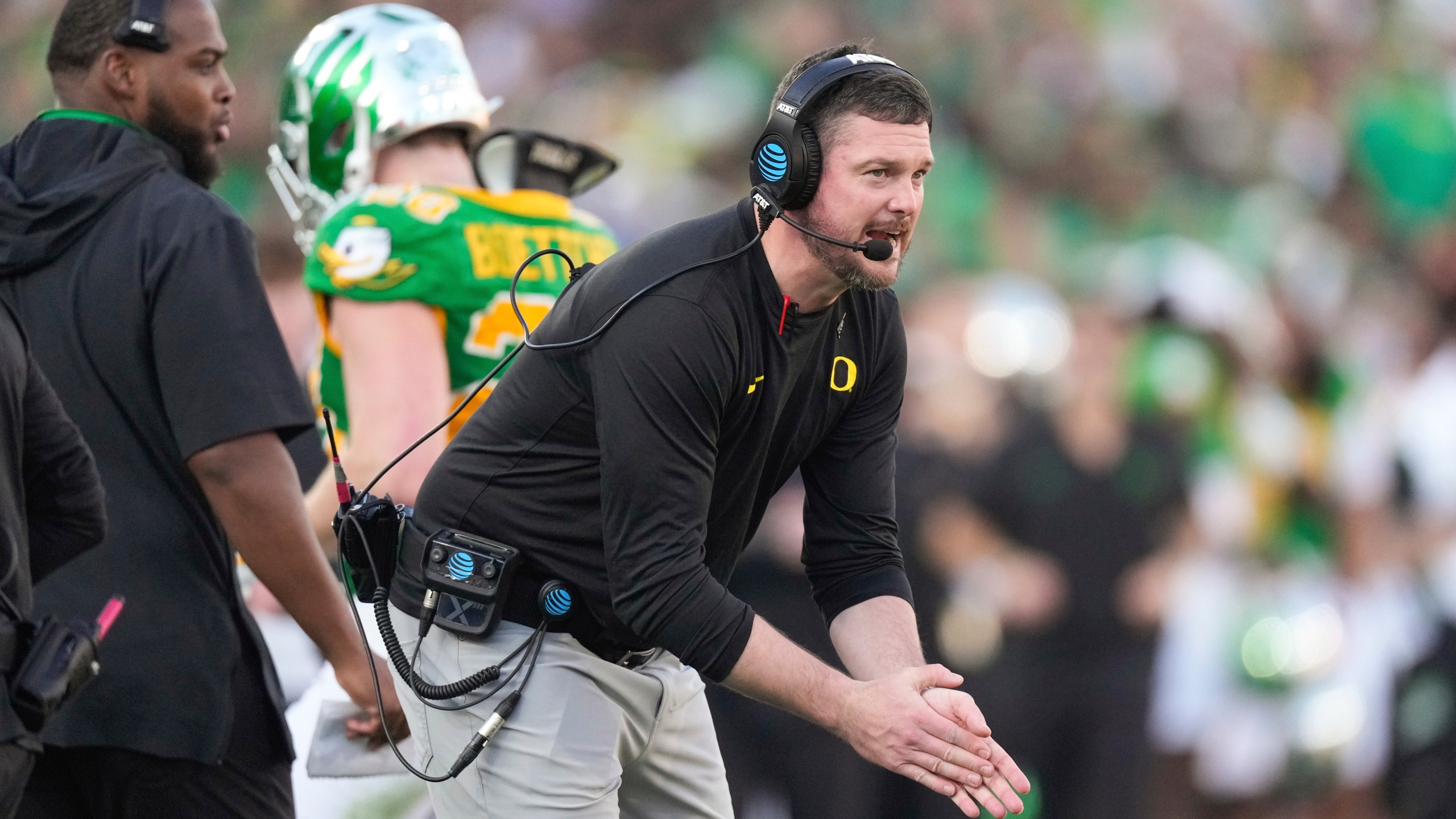 Oregon head coach Dan Lanning calls out to his players during the first half in the quarterfinals of the Rose Bowl College Football Playoff against Ohio State, Wednesday, Jan. 1, 2025, in Pasadena, Calif. (AP Photo/Mark J. Terrill)