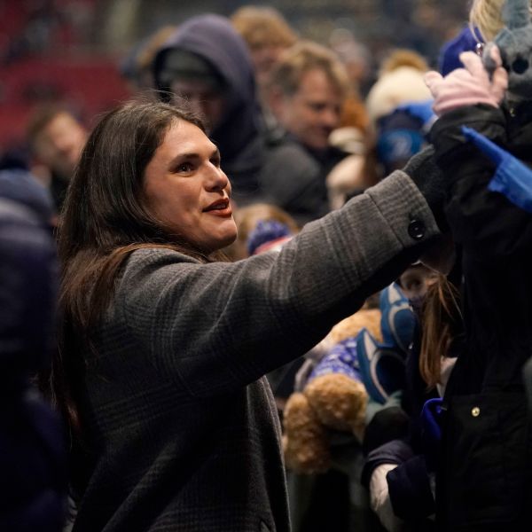 Bristol Bears' Ilona Maher greets members of the crowd at half time during the Champions Cup rugby union match at Ashton Gate, Bristol, England, Sunday Dec. 8, 2024. (Andrew Matthews/PA via AP)