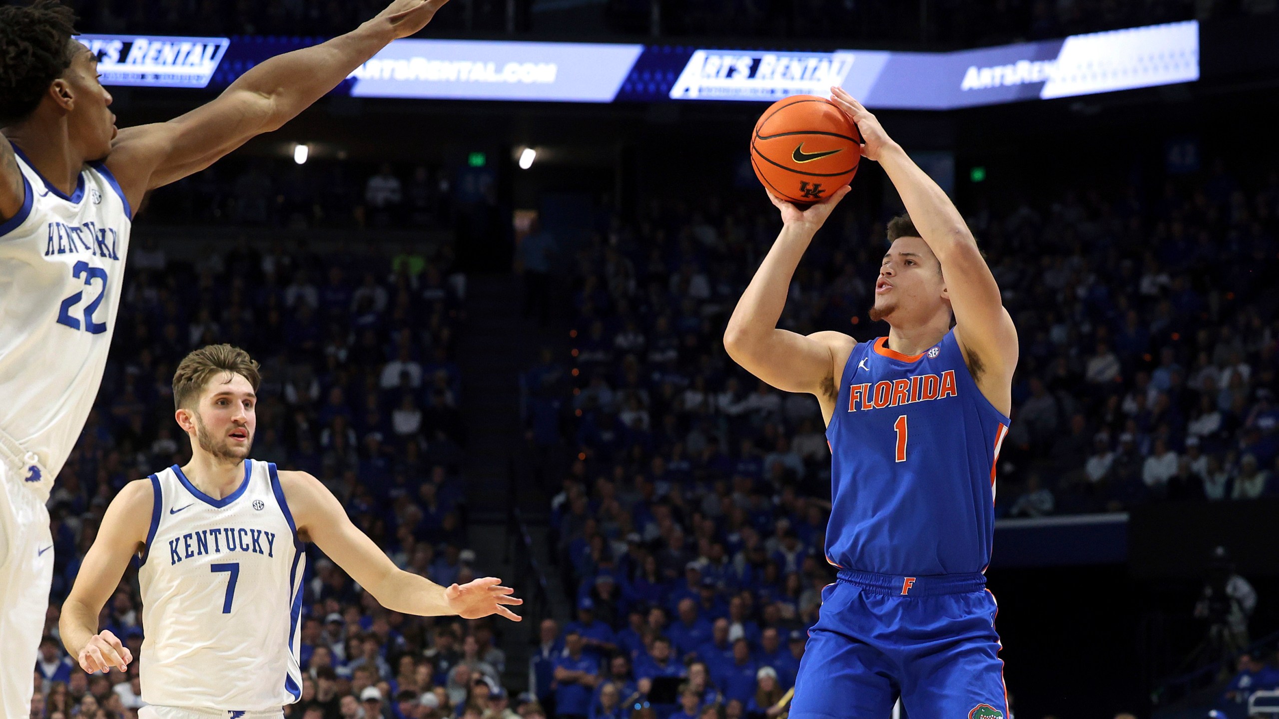 Florida's Walter Clayton Jr. (1) shoots near Kentucky's Andrew Carr (7) and Amari Williams (22) during the second half of an NCAA college basketball game in Lexington, Ky., Saturday, Jan. 4, 2025. (AP Photo/James Crisp)