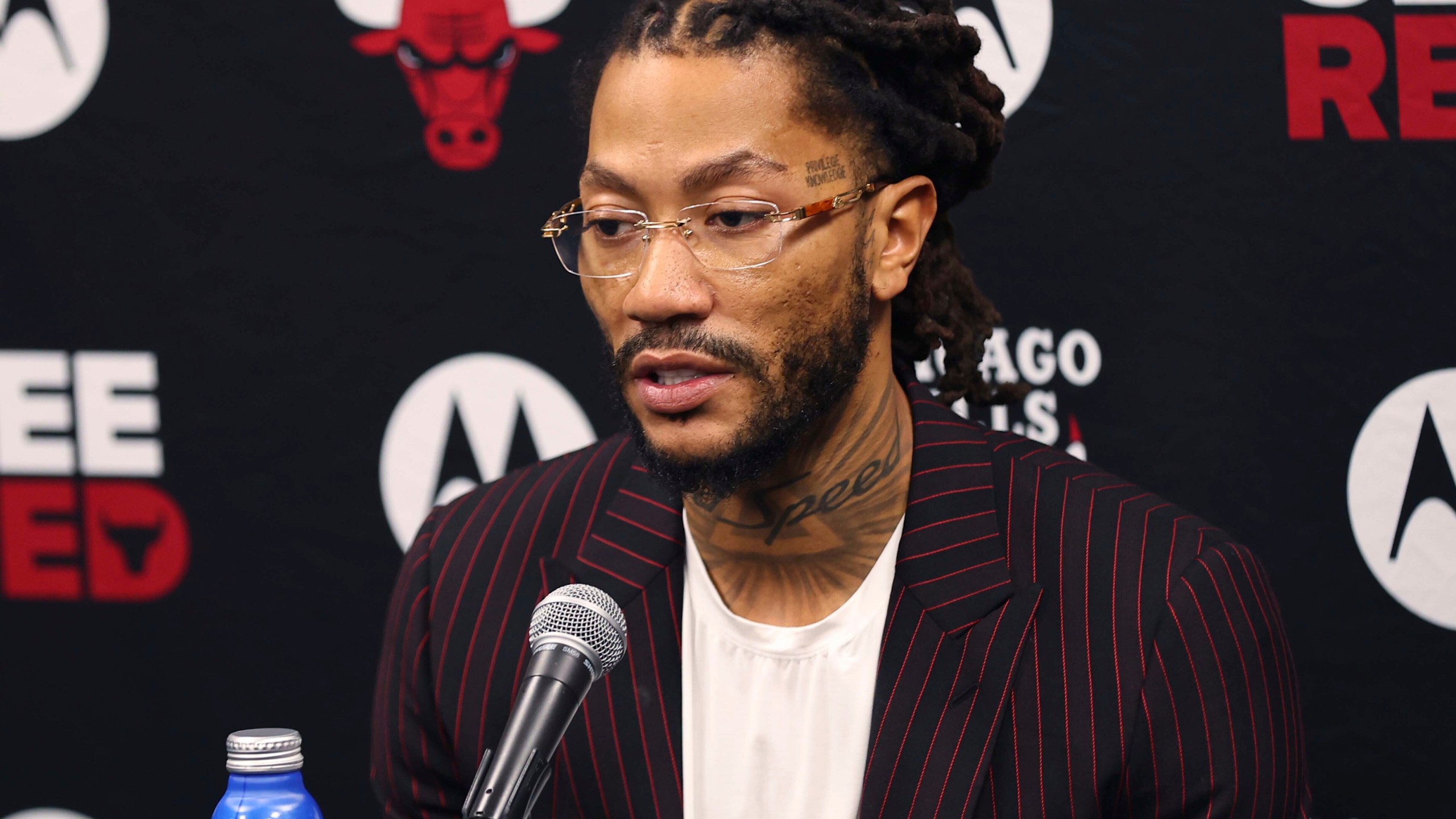 Former NBA player Derrick Rose answers questions during a news conference before an NBA basketball game between the New York Knicks and the Chicago Bulls, Saturday, Jan. 4, 2025, in Chicago. (AP Photo/Melissa Tamez)