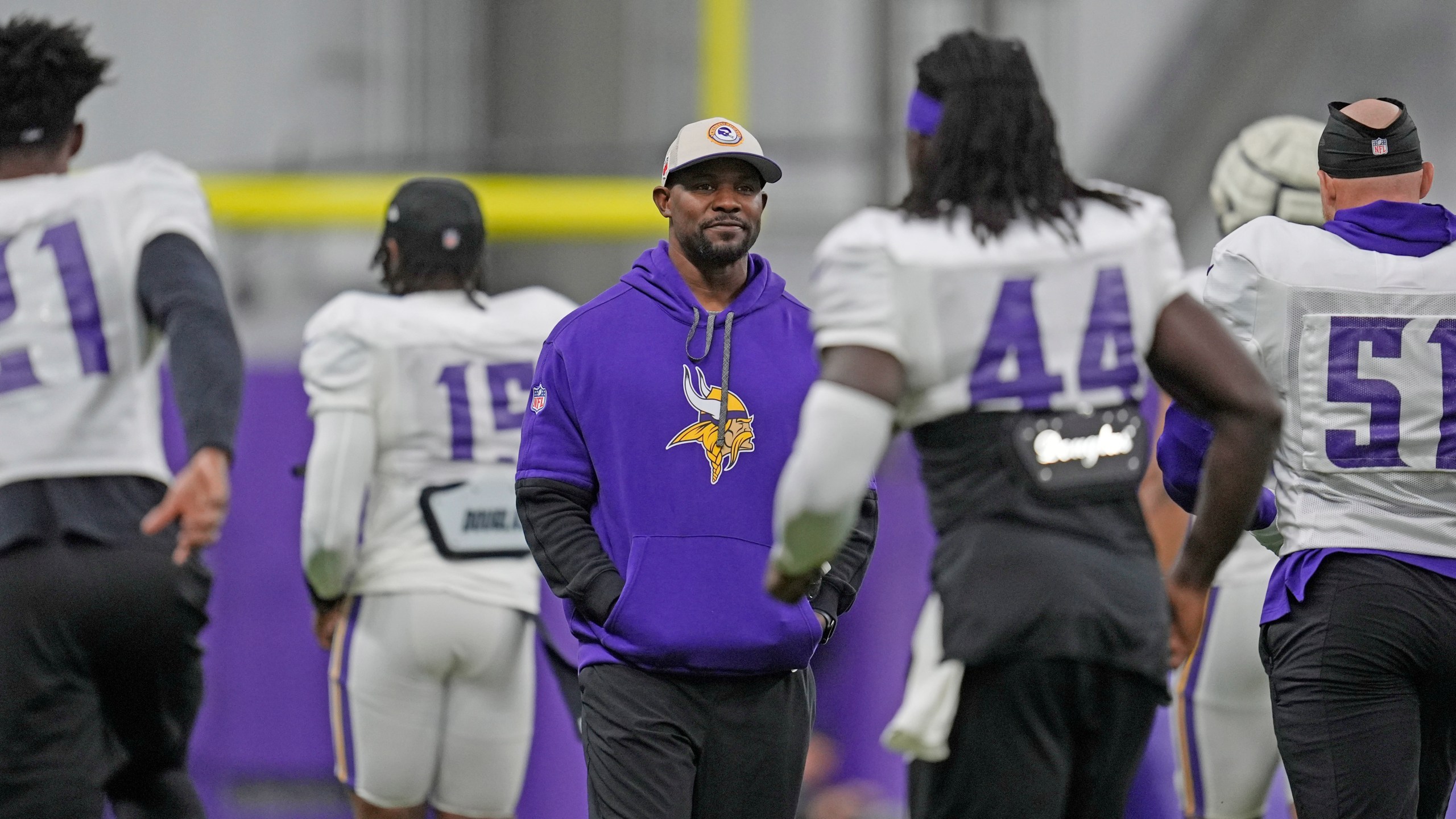 FILE - Minnesota Vikings defensive coordinator Brian Flores, center, stands on the field during an NFL football workout in Eagan, Minn., Wednesday, Oct. 30, 2024. (AP Photo/Abbie Parr, File)