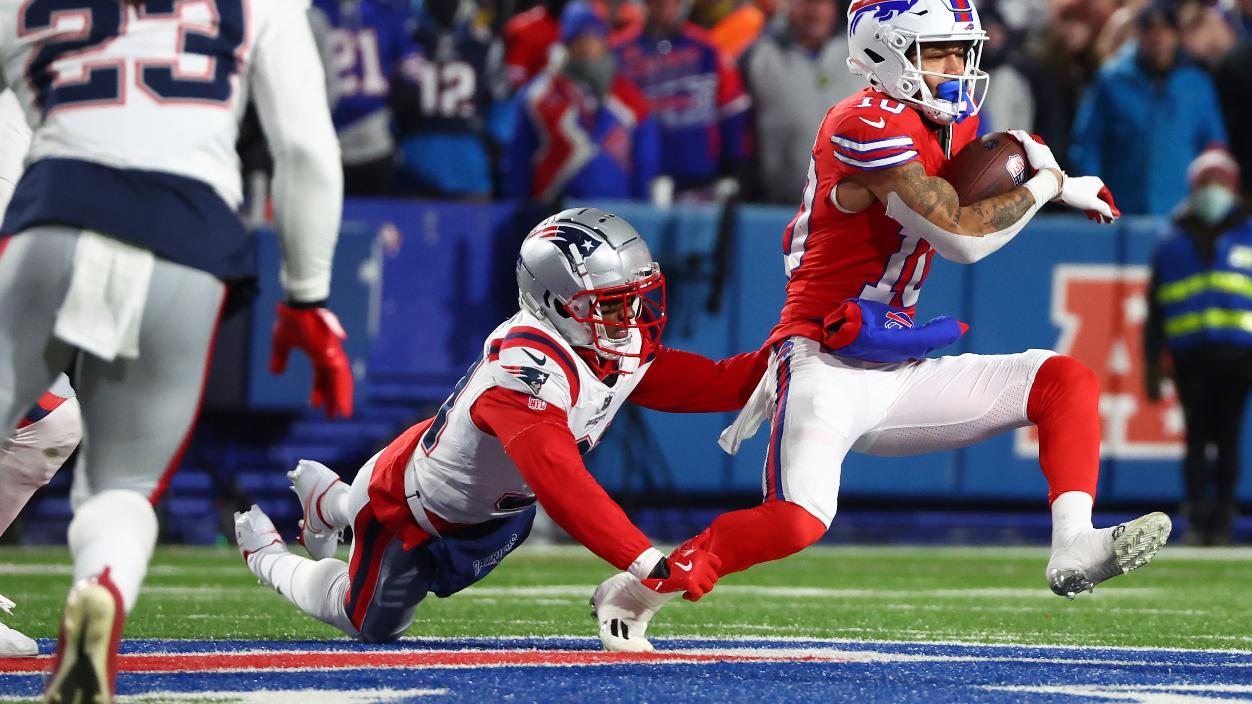 Buffalo Bills wide receiver Khalil Shakir (10) avoids a tackle from the New England Patriots during the third quarter of an NFL football game, Sunday, Dec. 22, 2024, in Orchard Park, N.Y.. (AP Photo/Jeffrey T. Barnes)