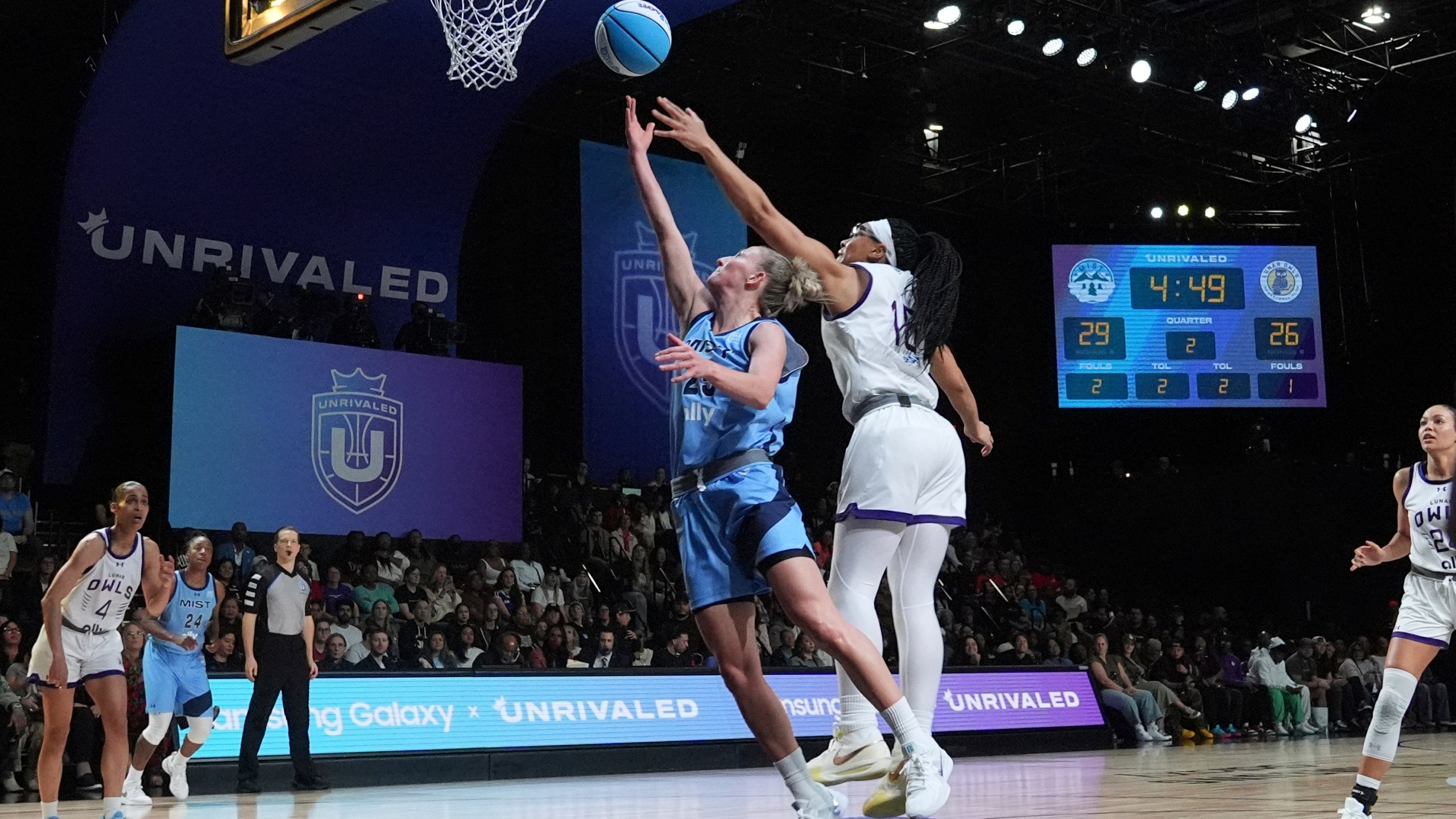 Mist's Courtney Vandersloot (25) aims to score against Lunar Owls' Allisha Gray during the inaugural Unrivaled 3-on-3 basketball game, Friday, Jan. 17, 2025, in Medley, Fla. (AP Photo/Marta Lavandier)