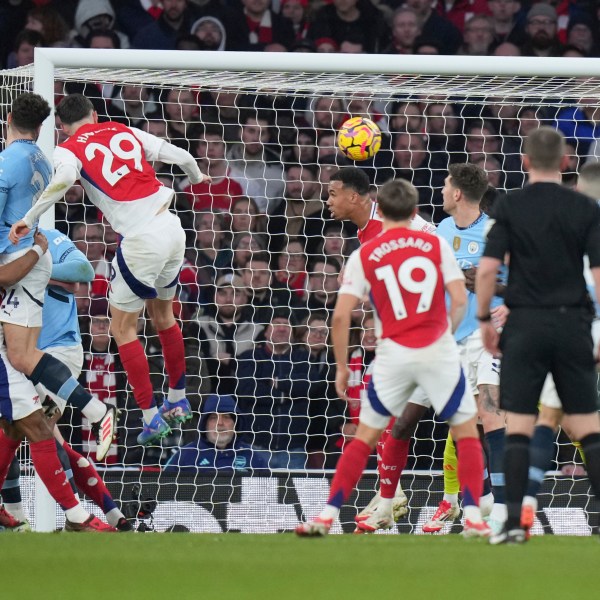 Manchester City's Josko Gvardiol, second from left, fails a chance to score during the English Premier League soccer match between Arsenal and Manchester City at the Emirates stadium in London, Sunday, Feb. 2, 2025. (AP Photo/Alastair Grant)