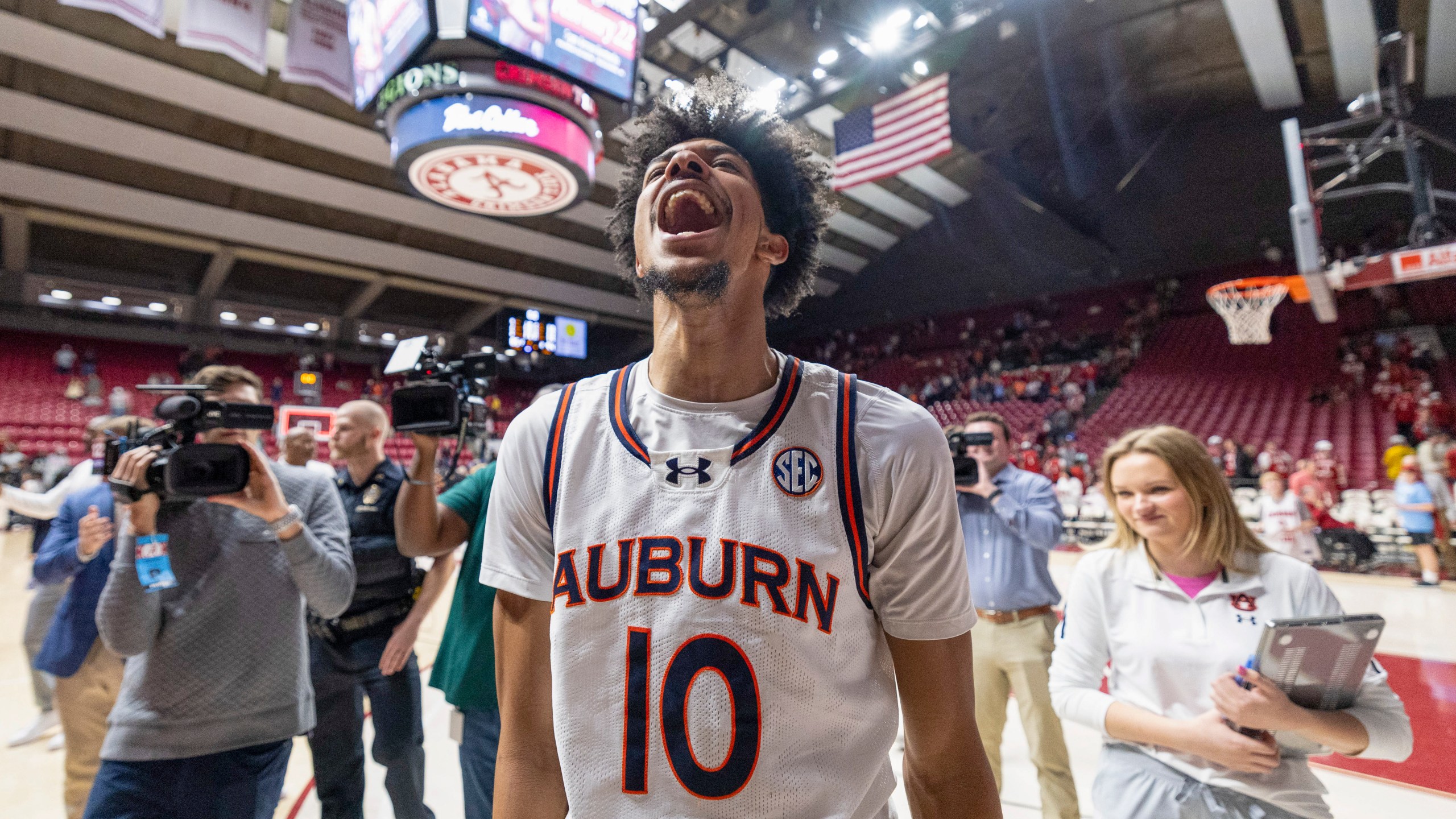 Auburn's Chad Baker-Mazara celebrates after a win over Alabama at an NCAA college basketball game, Saturday, Feb. 15, 2025, in Tuscaloosa, Ala. (AP Photo/Vasha Hunt)